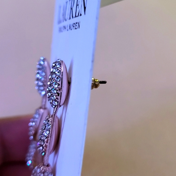 Pretty earrings. - Picture 3 of 3